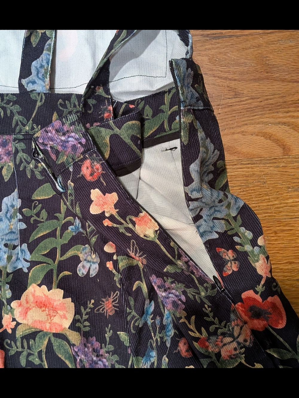 Cider Floral Wide-Leg Overalls in Black - Picture 4 of 6
